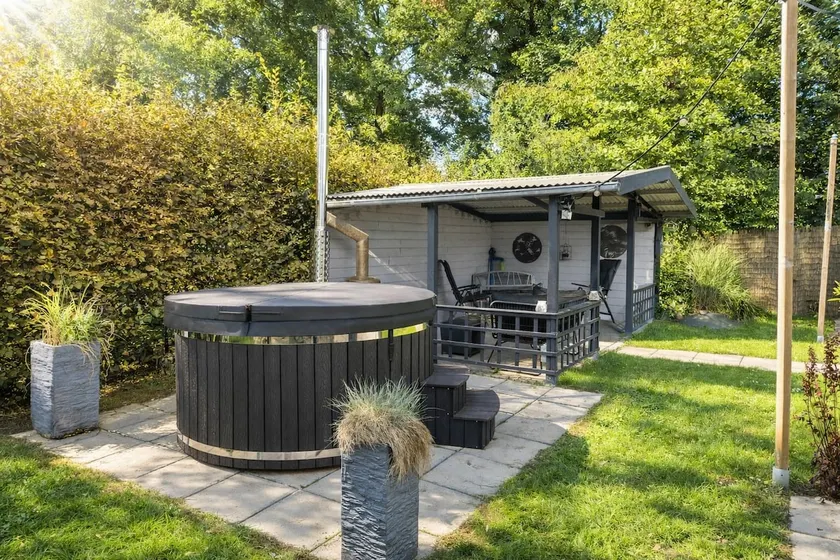 Cozy N°3 Luxury Villa Hot Tub Wood Stove & Air Conditioning - Image 1