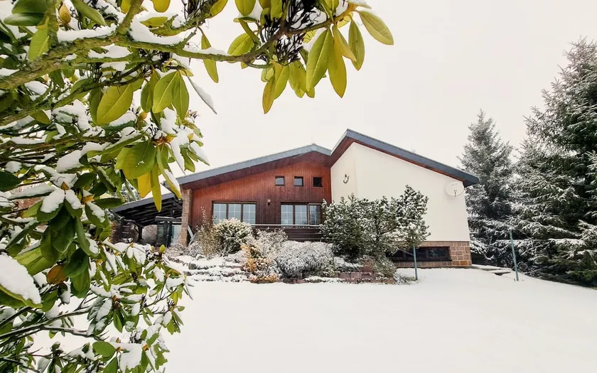 Spacious Holiday Home for Families & Friends - Image 1