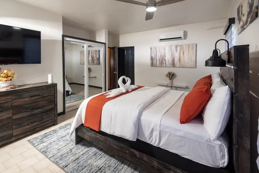 Deany's Uptop Luxury Suite - Image 1