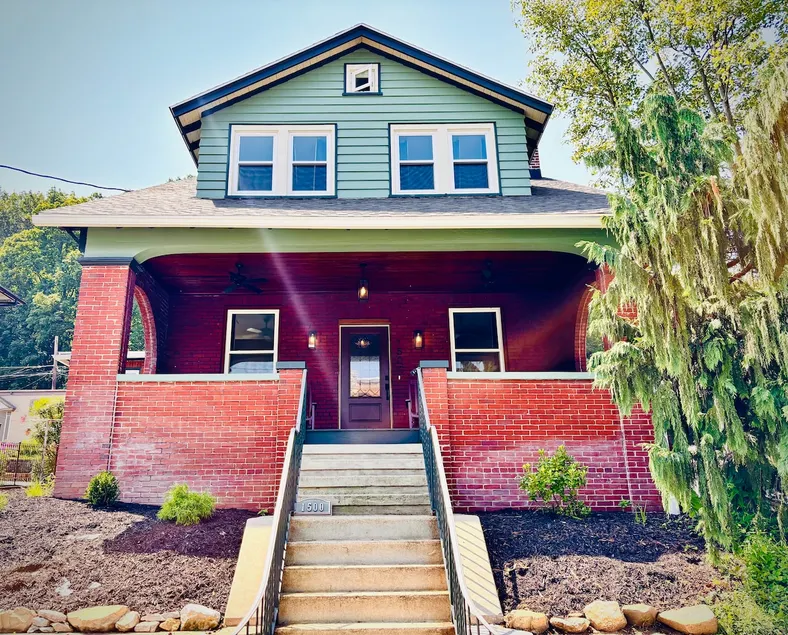Charming 5 Bedroom Fully Renovated Historic Home - Image 1