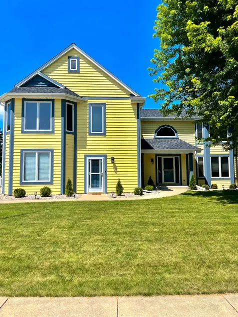 Grafton Getaway – Spacious Side-by-Side w/Fire Pit - Image 1