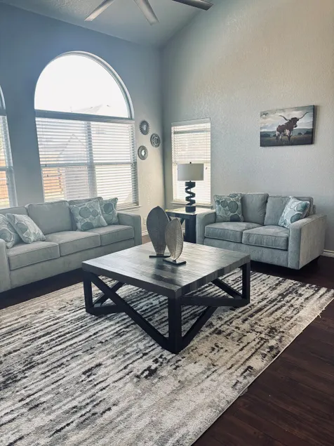 Lovely Comfortable Home w/ Pool - Image 1
