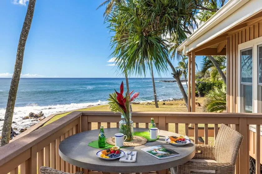 Hale Moana – Oceanfront Luxury Retreat - Image 1