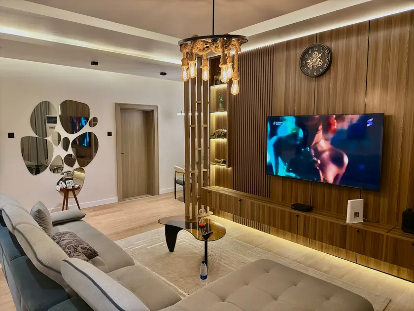 Blue Velvet Apartments - Image 1