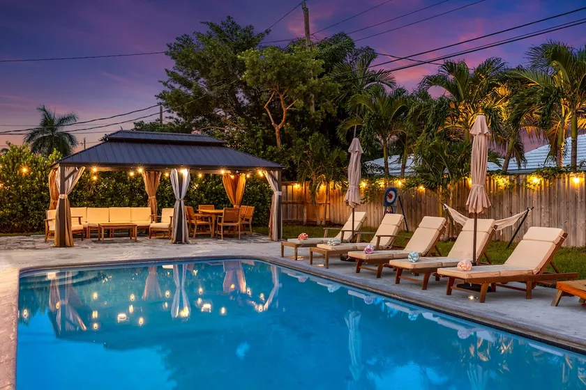 XL Backyard Oasis·XL Heated Pool·Cabana·Near Beach - Image 1