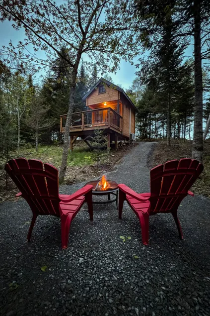 Cozy Loft Bunkie | Sleeps 4 | BBQ + Fire Pit - Image 1
