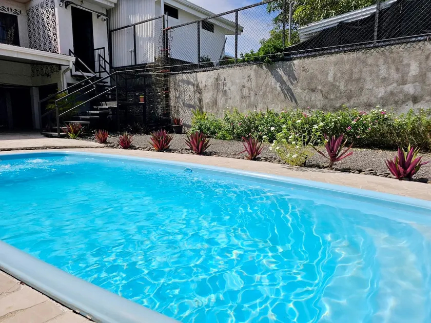House for up to 10 on the beach with pool - Image 1