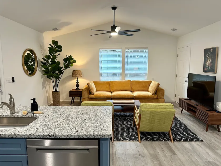 2BR 2BA-Near CSU, Mercedes, I-26 - Image 1