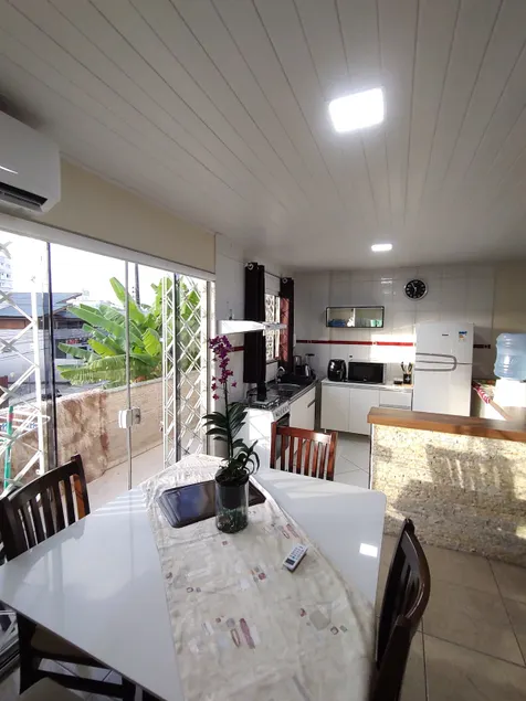 Modern apartment in downtown Camboriú - Image 1