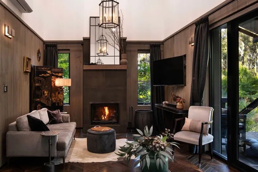 Bainbridge House-beautiful home in native bush - Image 1