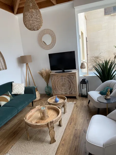 House 4, 5 people, train station, CDG airport, Asterix - Image 1