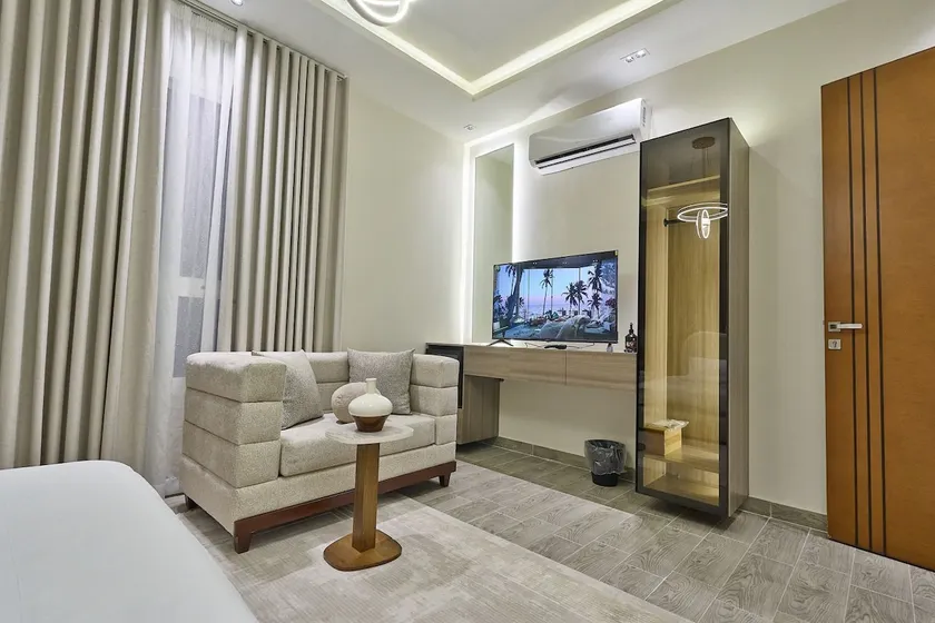 Quiet studio with smart entry (Rose) - Image 1