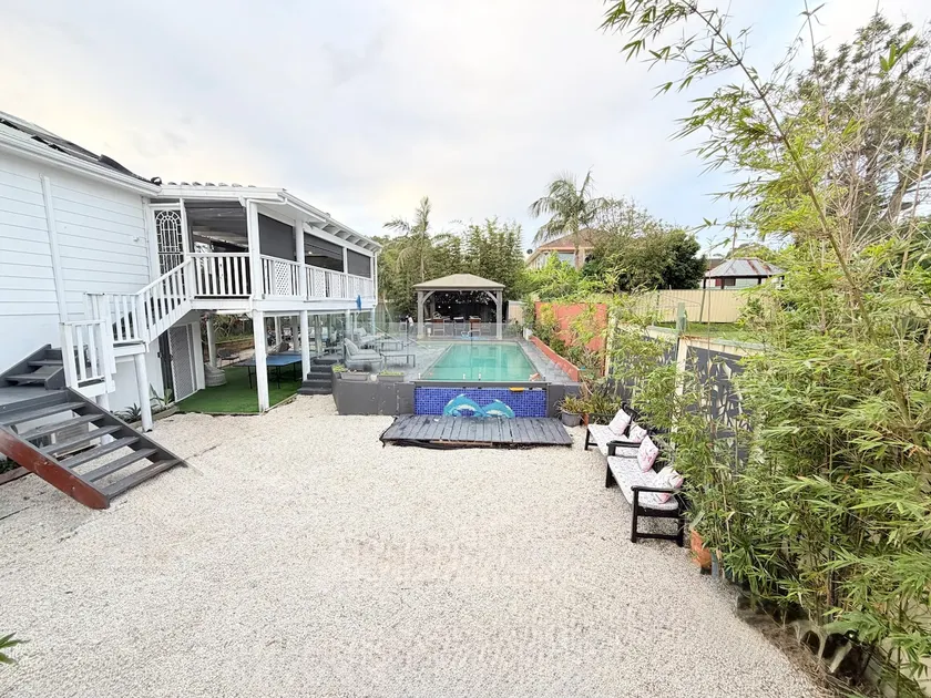 Large Coastal Retreat | Sleeps 18-20 /The Entrance - Image 1