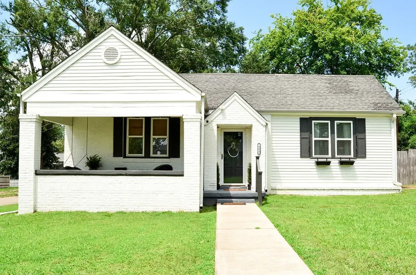 House on Linden - Image 1
