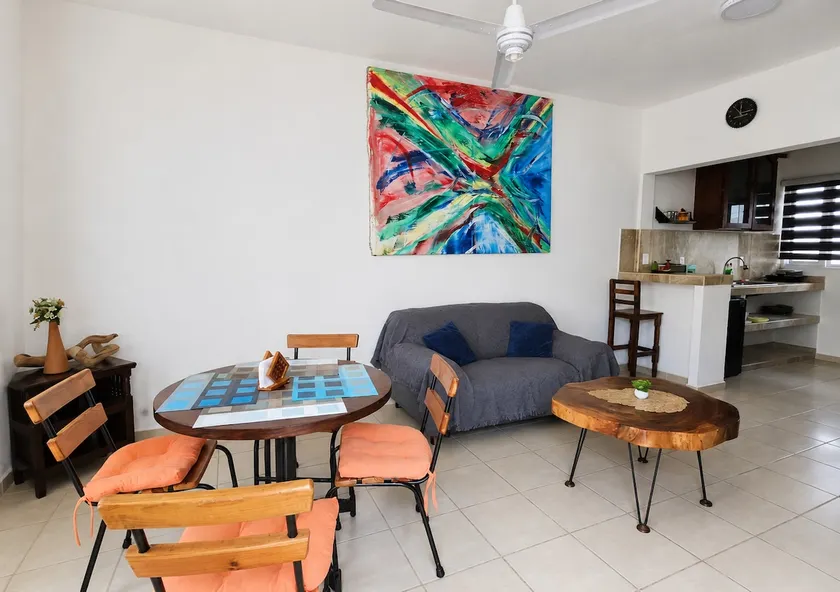 Family home for rest in a central area - Image 1