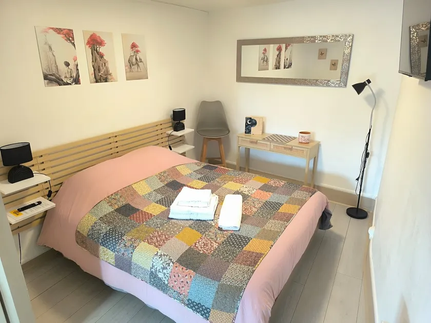 Quiet Studio in the Center - Image 1