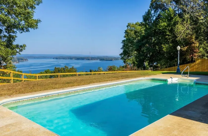Lakeside Getaway - Image 1