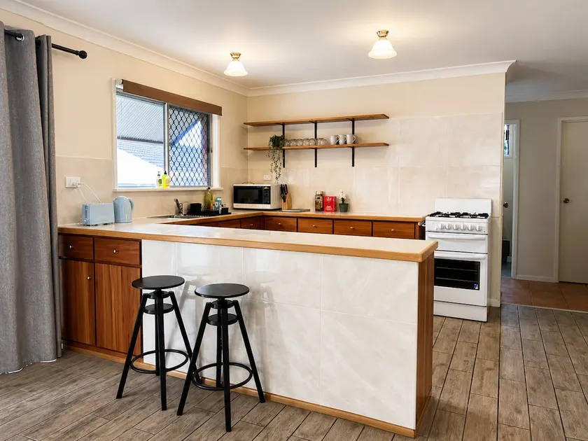 3BR Cottage Home w/ Ample Parking - Holiday Home - Image 1