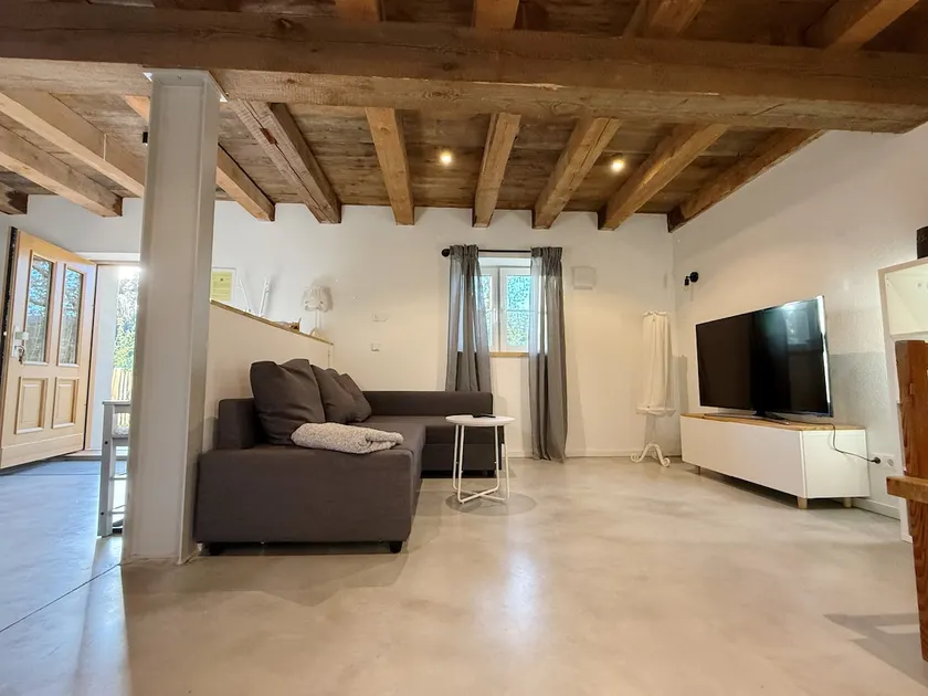 warehouse charm in a quiet location - Image 1