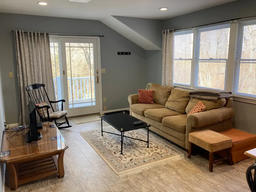 Cozy Apartment Centrally Located in Southbury - Image 1