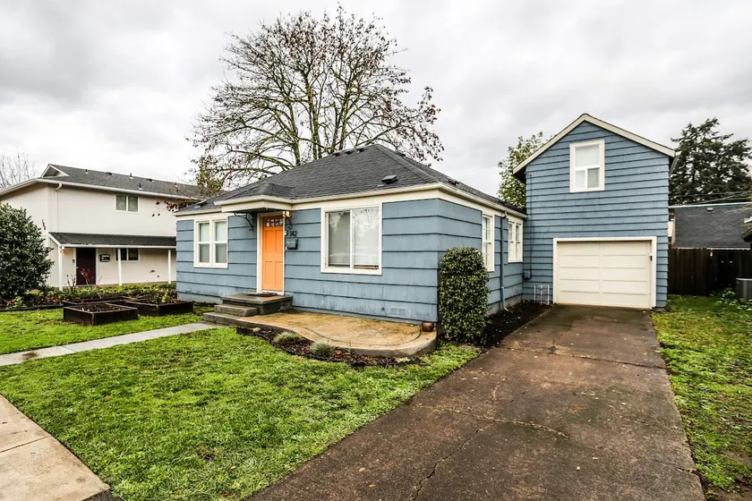 3 BR home in the heart of it all - Image 1