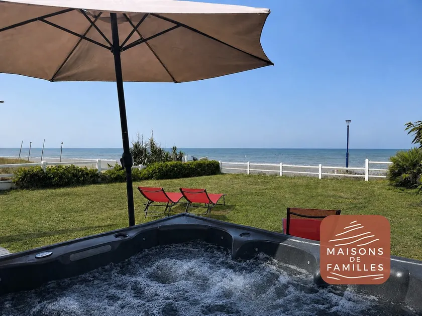 Maisons de Familles beachfront villa - Image 1
