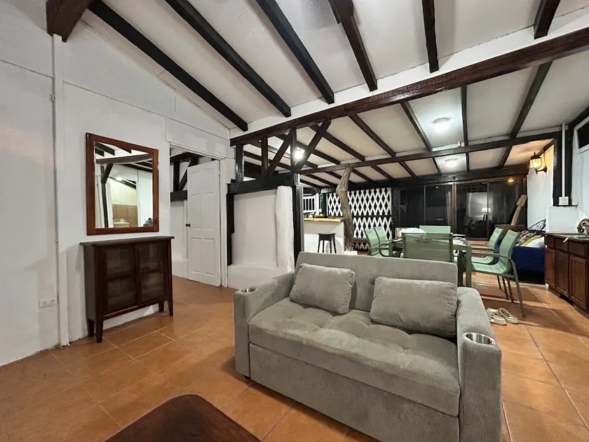 Colonial-style house - Image 1