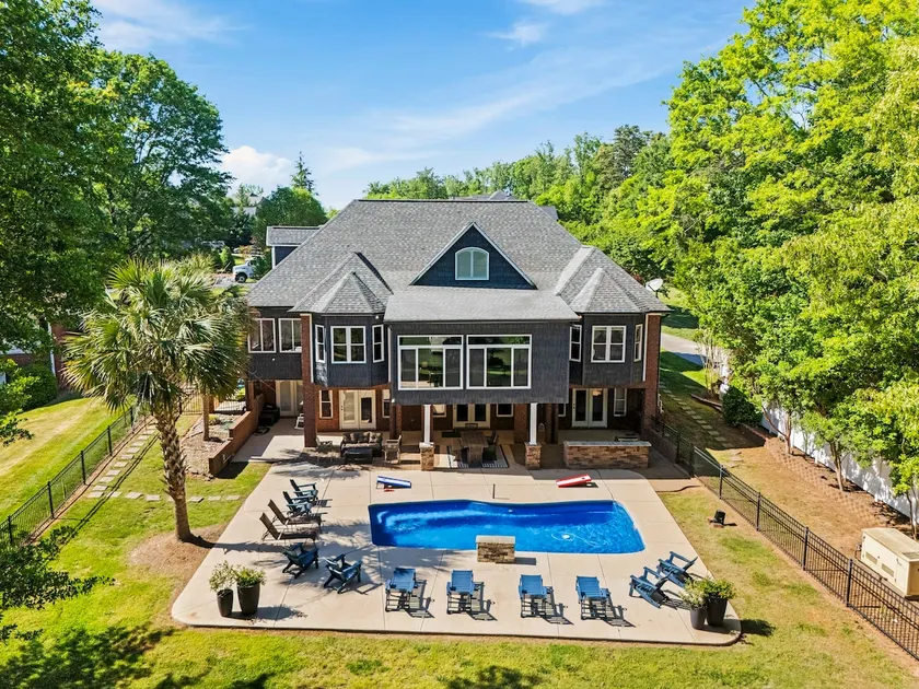 The Legendary Lake House! Pool, Dock, Sleeps 10! - Image 1