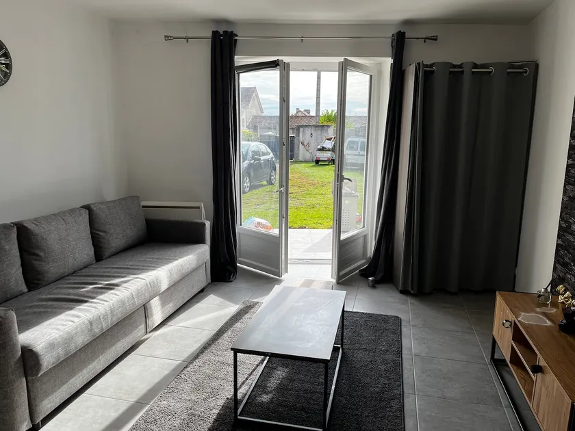 Studio with garden terrace and free parking - Image 1