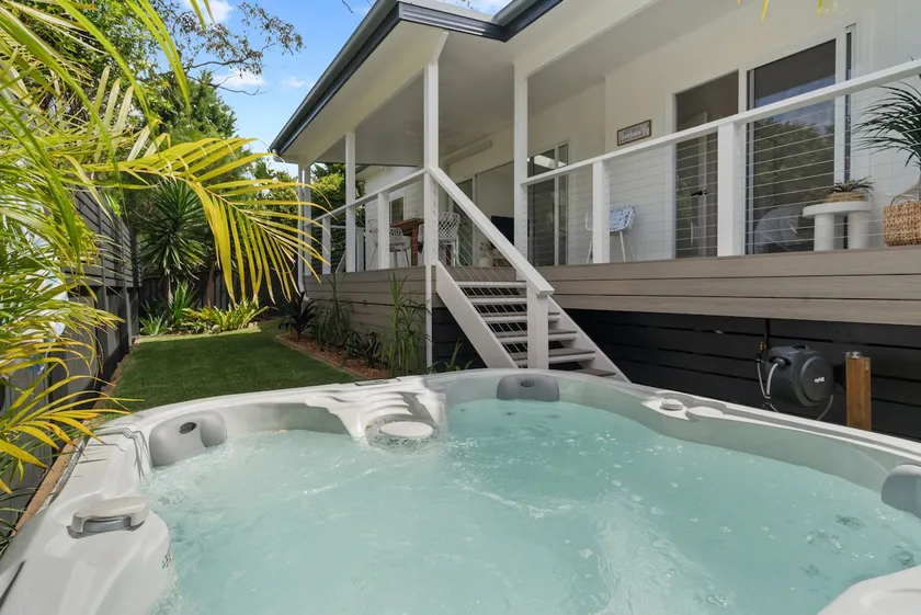 Spa & sips sanctuary! 2 bathrooms! Terrigal - Image 1