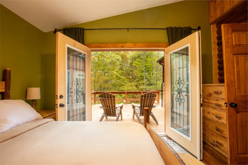 Diamond Creek | Sleeps up to 6 - Image 1
