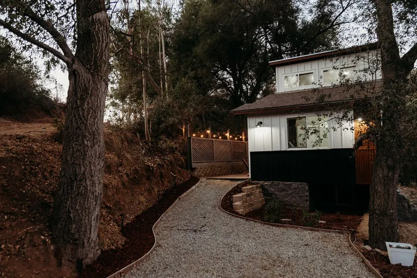 Cozy Modern cottage on 10 acres - Image 1