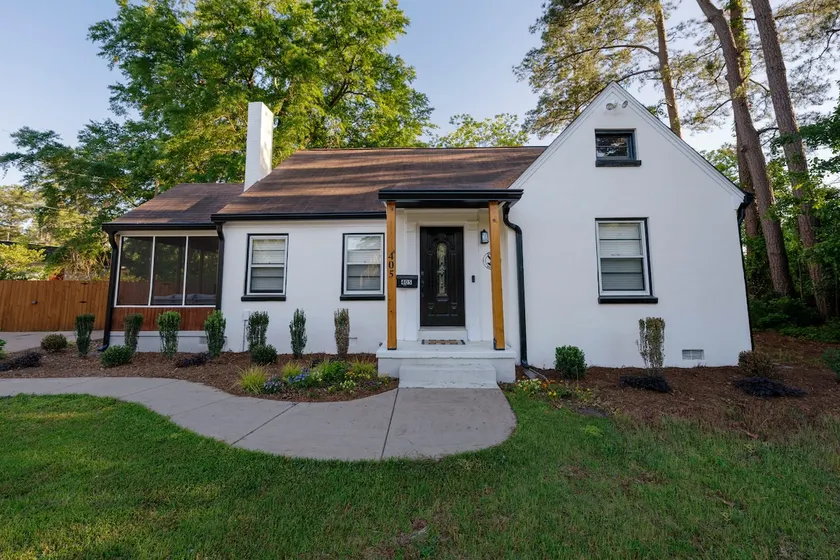 Pilot House in Downtown Raeford - Image 1