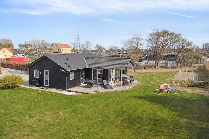 8-Person Holidayhome Close To Childfriendly Beach - Image 1