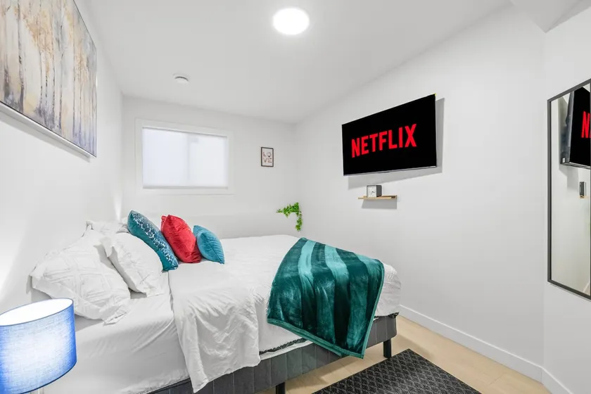 Independent Suite/King Bed/Sofa Bed/ensuite bath - Image 1