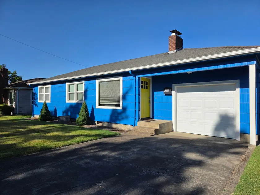 The Blue Bungalow - South Eugene - Image 1