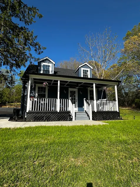 Little blue house - Image 1
