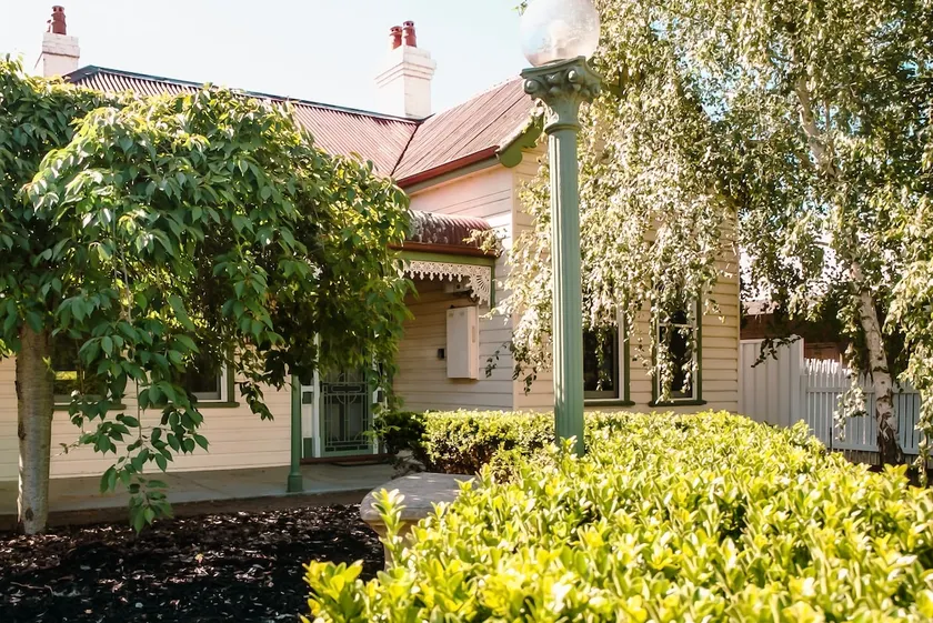 “Loyola” The Cozy Church Cottage - Image 1