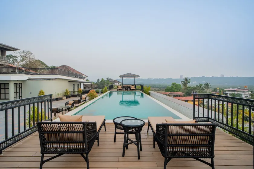 Cozy 1-BHK | Jacuzzi & Scenic Rooftop Pool - Image 1