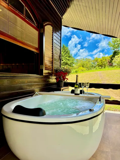 Perfect Romantic Chalet - with hot tub and breakfast - Image 1