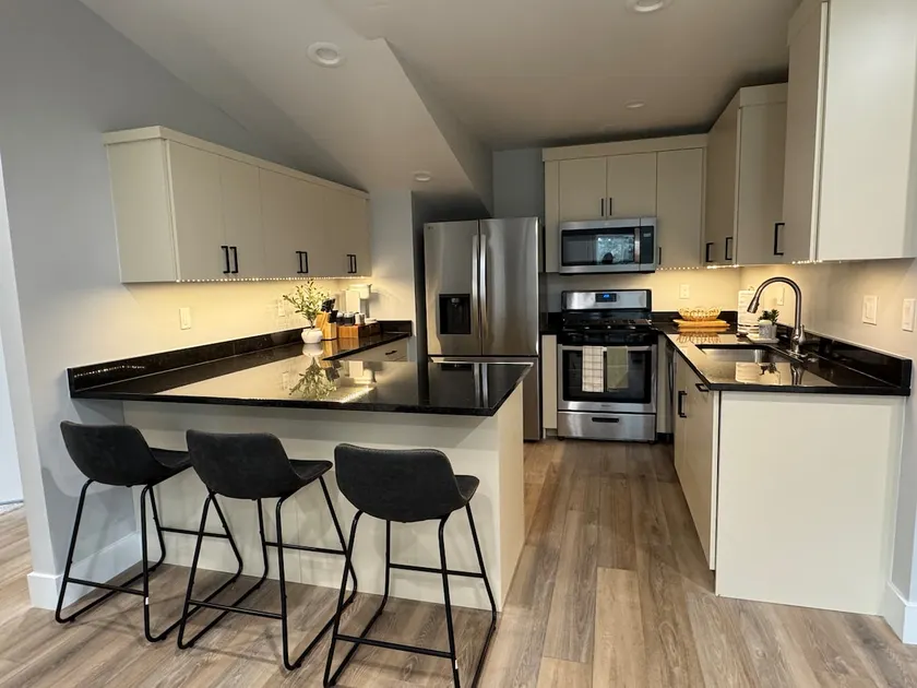 Modern Carriage Household is - Image 1