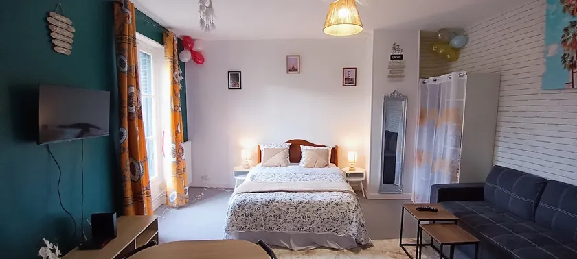 Pleasant studio in Orsay, near the train station. (3 min) - Image 1