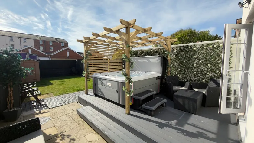 Private Hot Tub | Garden | Parking | Central - Image 1