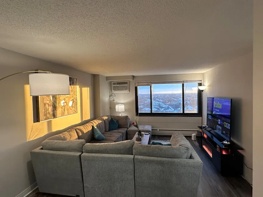 Cozy downtown condo - Image 1