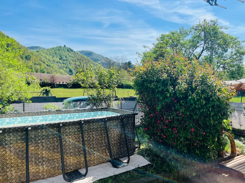 House in the meadow - Image 1