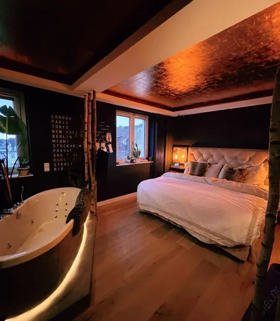 Private Loft with Rooftop & Jacuzzi in City Center - Image 1