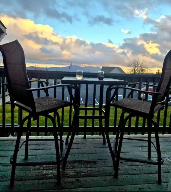 Pie in the Sky at Pinnacle Inn - Image 1