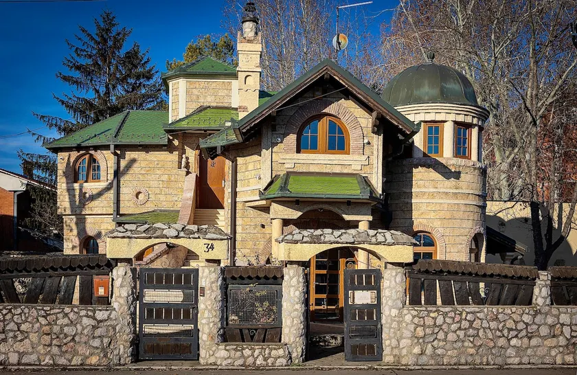 Royal Casa - Image 1