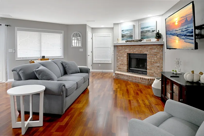 Quiet condo with king suite 4 miles from the beach - Image 1