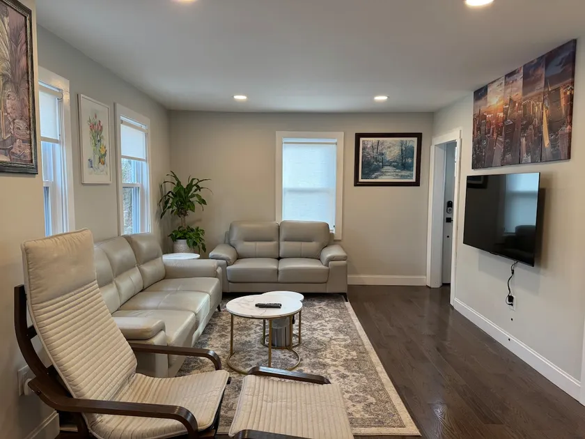 Very nice home close to Boston - Image 1